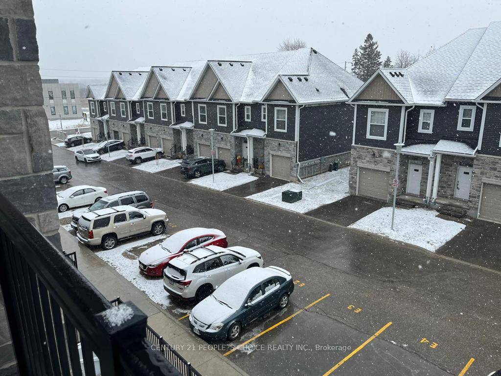 Modern amp ; Affordable Townhome for Lease Steps from the 401 !