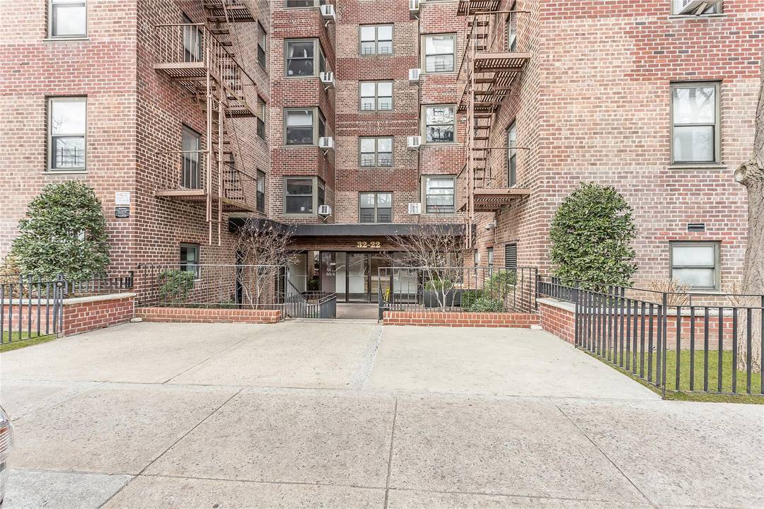 A needle in a haystack Extremely spacious and bright, 3 Bedroom, 2 bath coop the primary bedroom has an attached bath in centrally located east Elmhurst, 1, 150 square feet ...