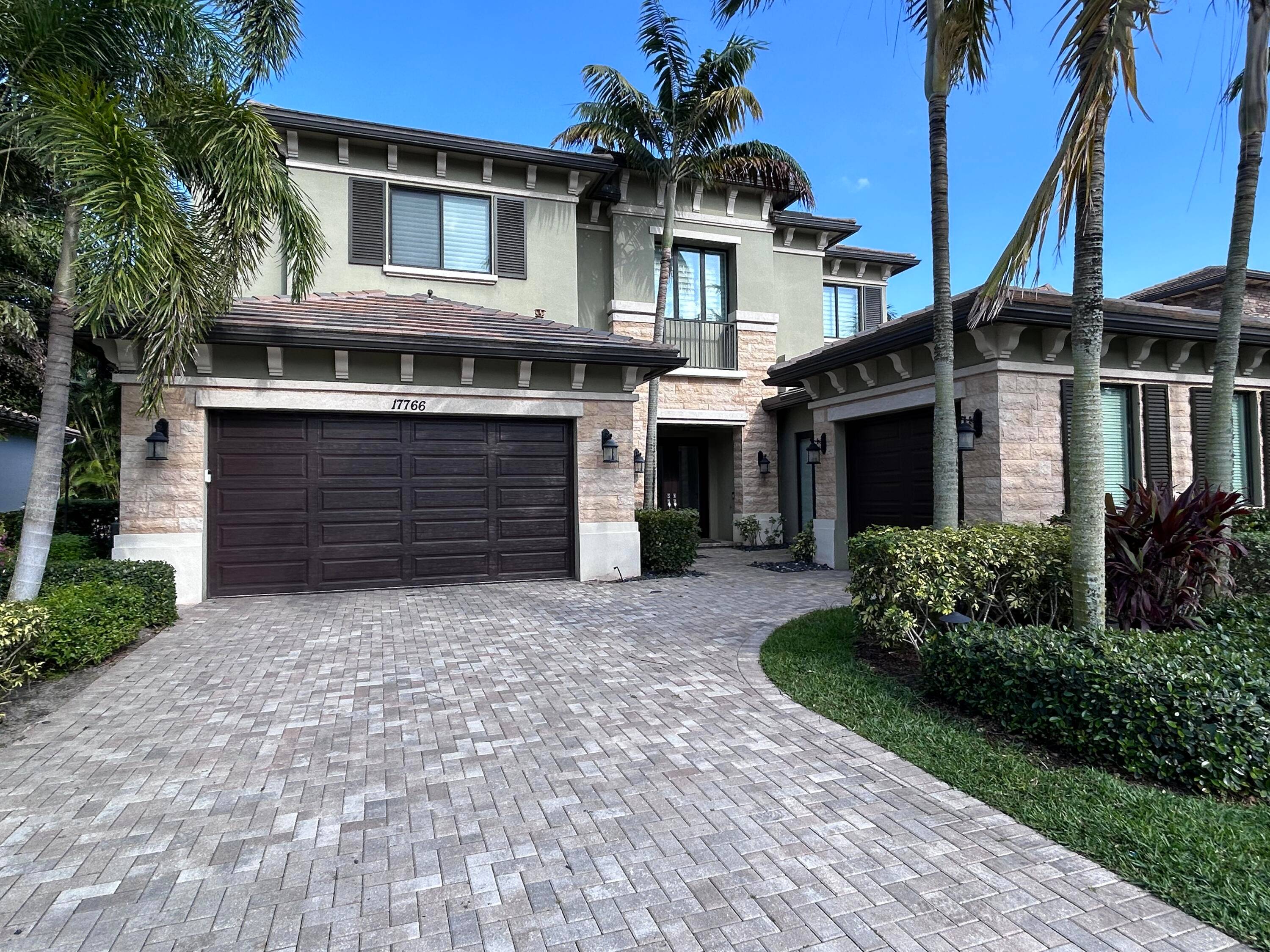 Stunning Avondale model in The Oaks, built in 2016 with 4BR, 4.