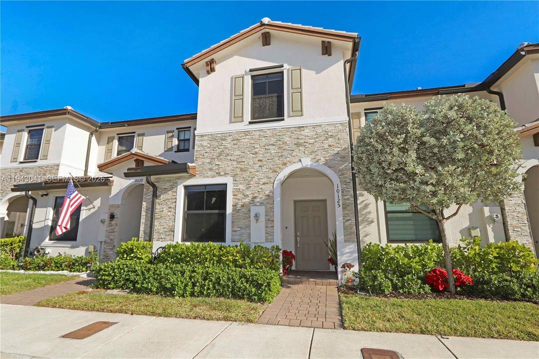 Seller is offering 15k credit to buyers closing costs for those closing sooner.