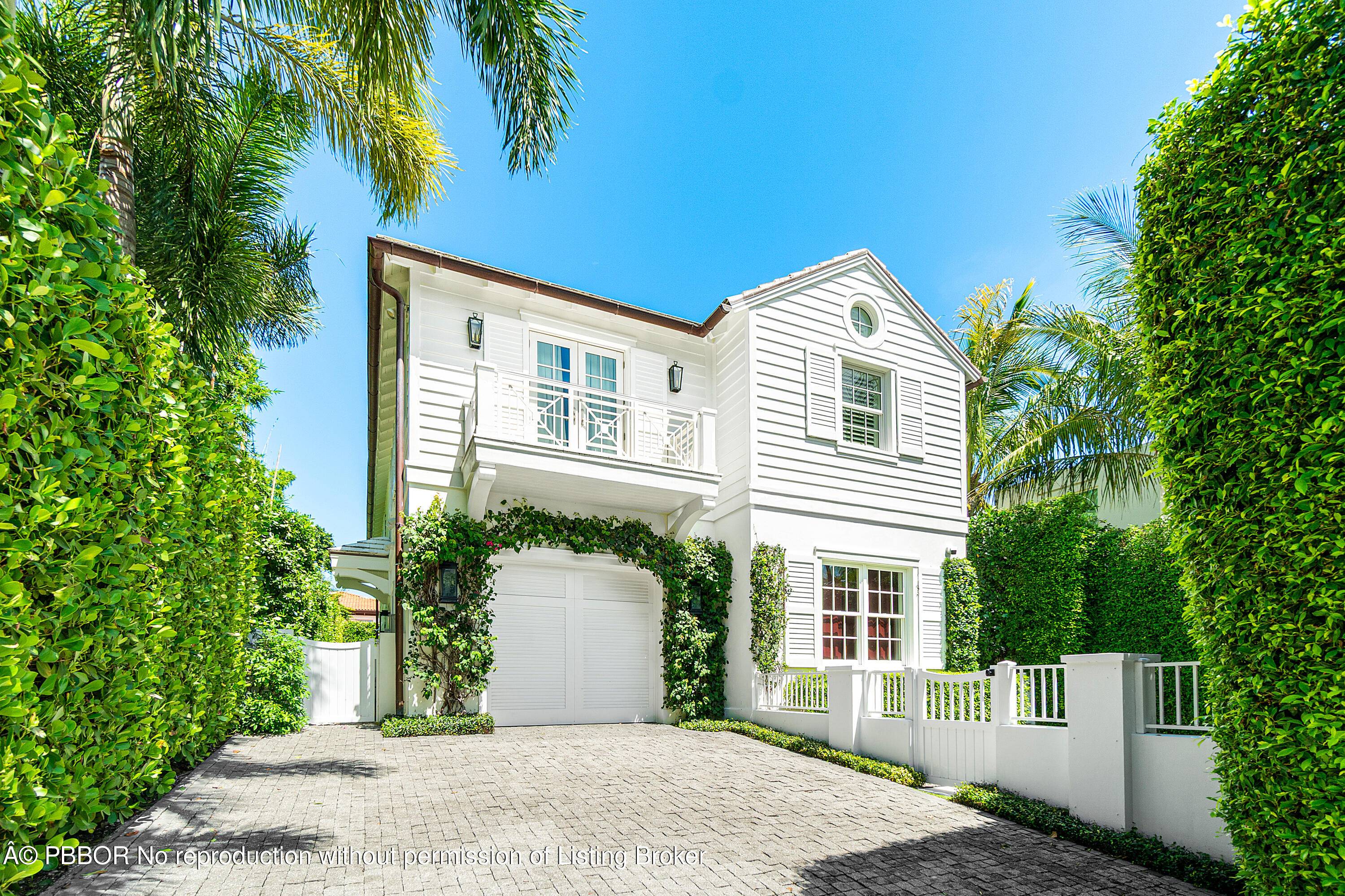 Chic Island Style Residence in Prime In Town Location Built in 2017 and impeccably designed and furnished, this stunning 4 bedroom, 5.