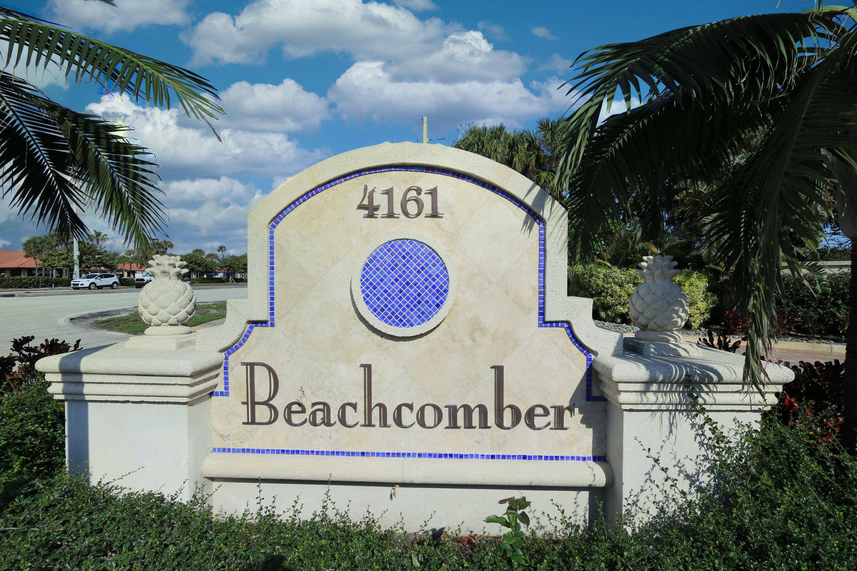 Coastal Luxury just one block from Jupiter Beach !