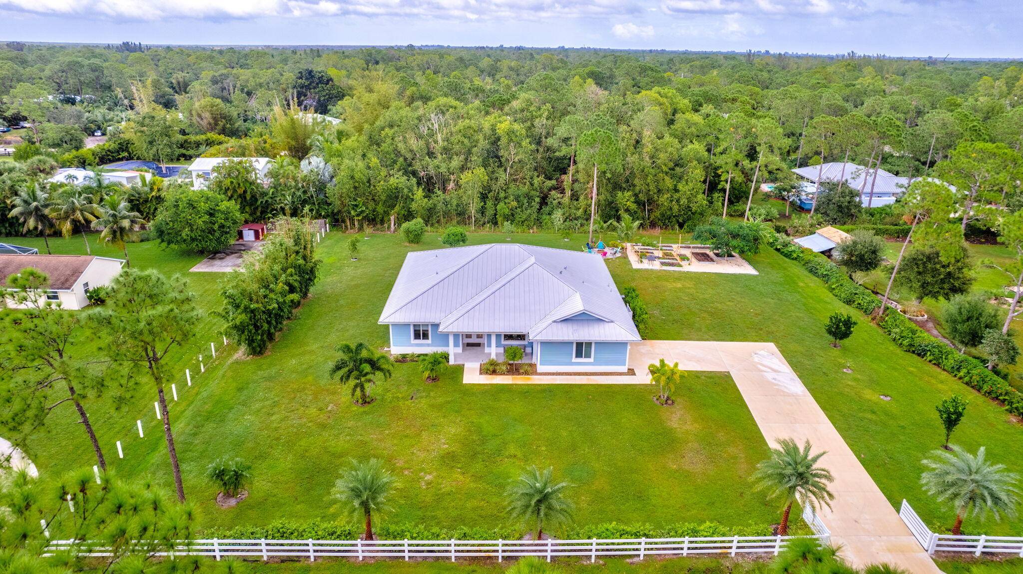 SELLER MOTIVATED PACKED READY TO MOVE RELOCATION OUT OF STATEDesigner decorated contemporary 4 3 2 CBS, Standing Seam Metal Roof, Built 2022.