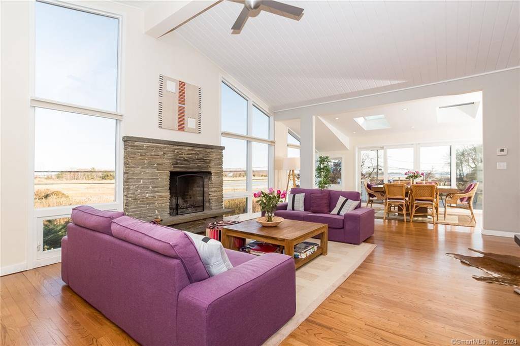 SHORT TERM FURNISHED RENTAL IN WONDERFUL WATERFRONT COMMUNITY !