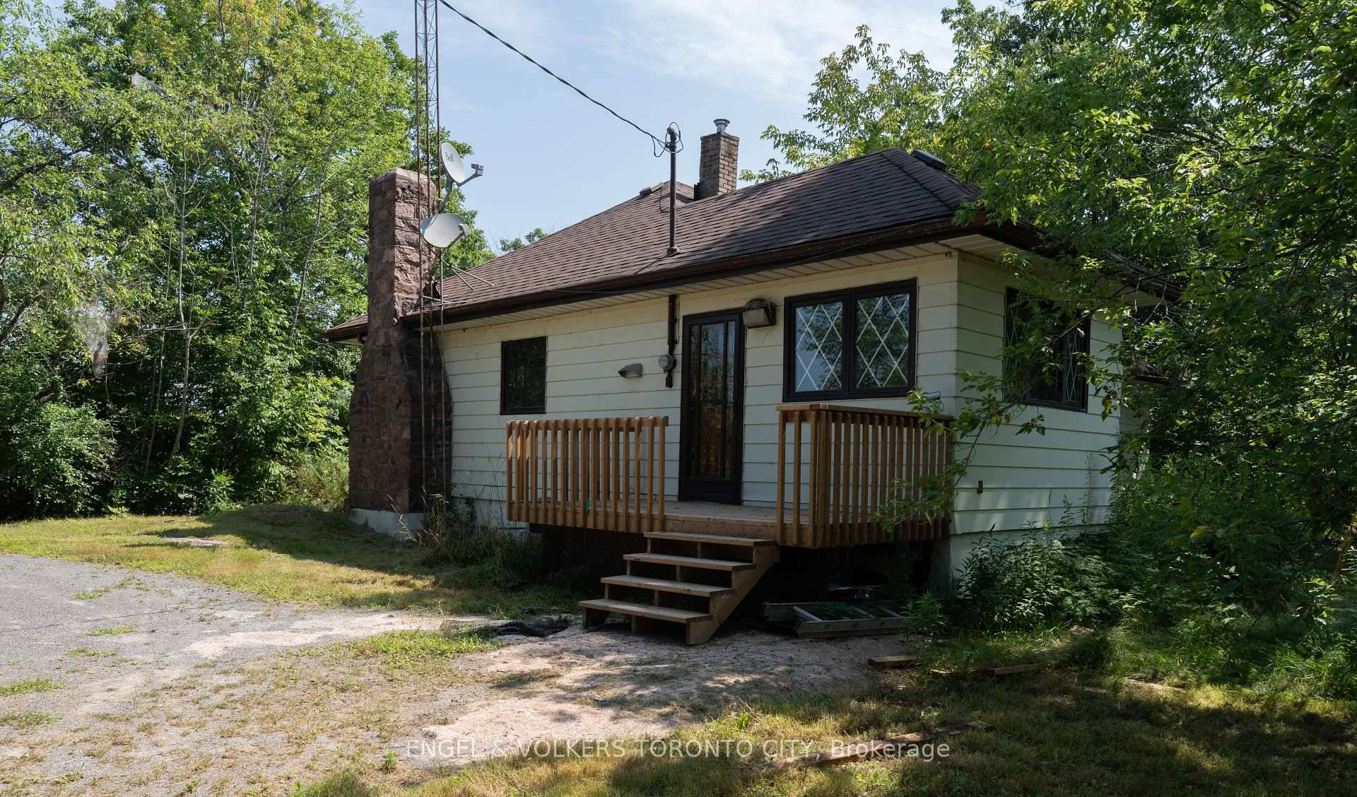 Drive Up The Circular Driveway To This Family Bungalow Surrounded By Trees And Practically Situated On The South End Of Buckhorn.