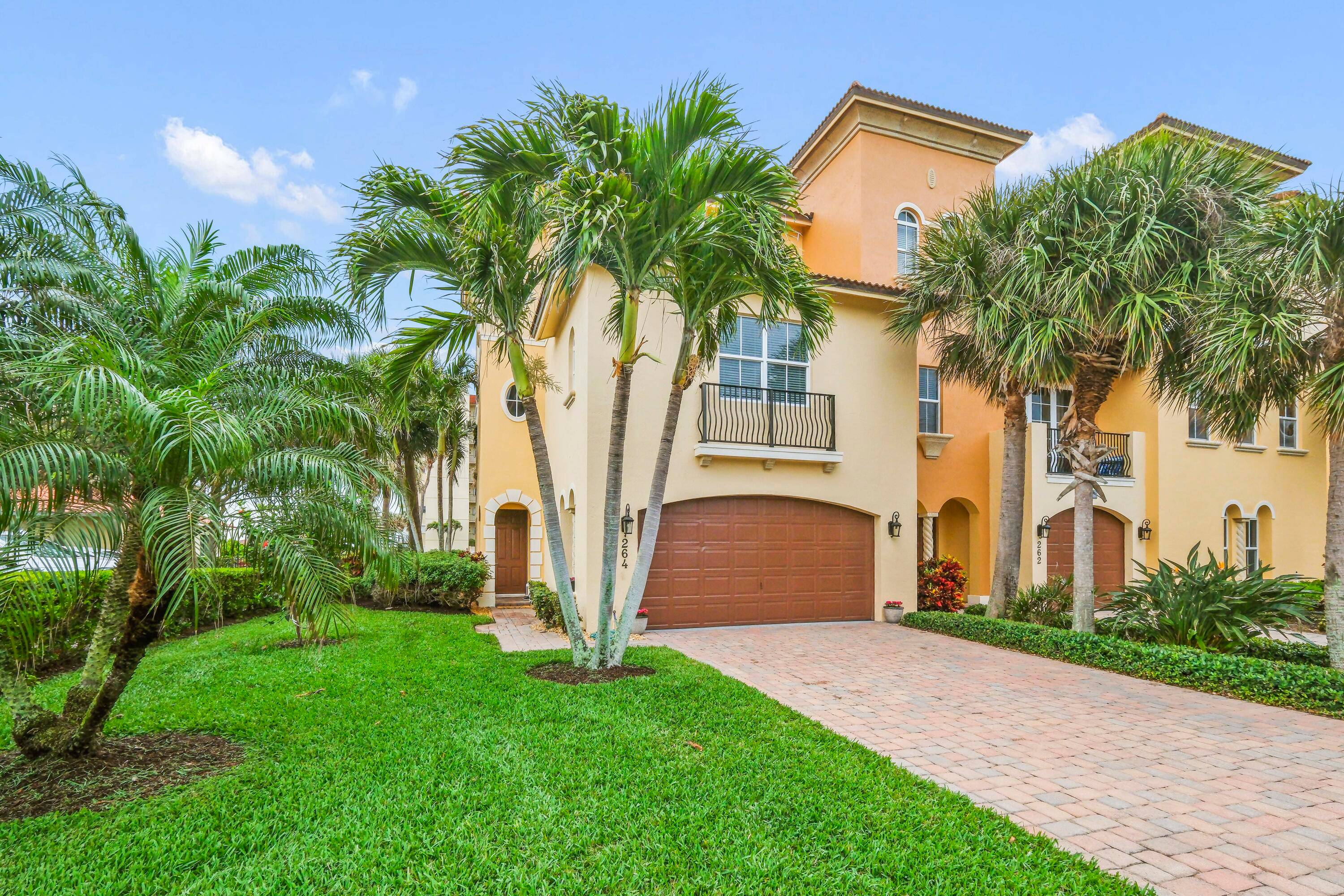 Motivated Seller ! ! Beach Berry Model Home with tons of upgrades.