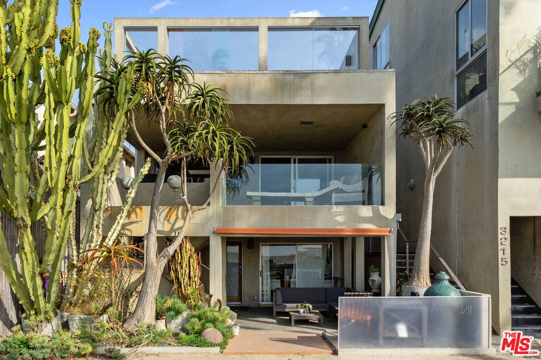 3211   Ocean Front Walk LA