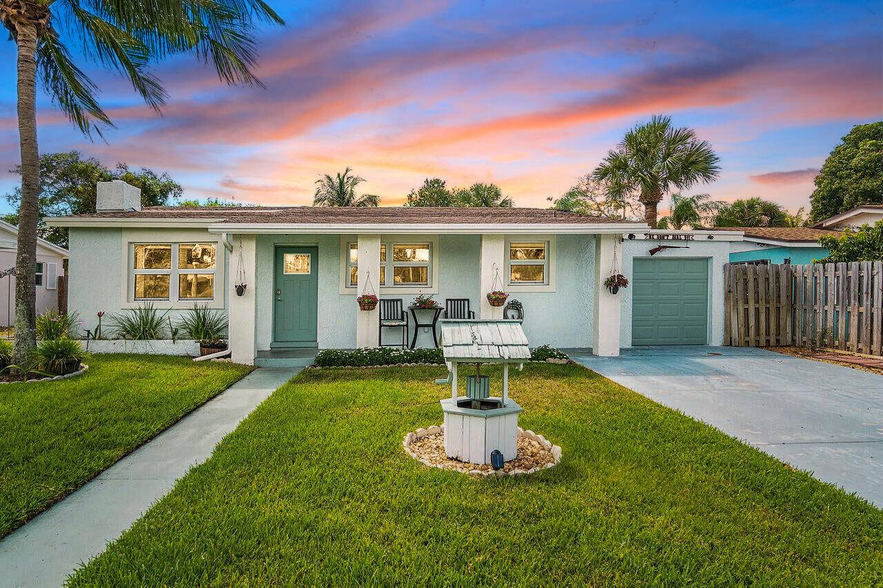Turnkey Pool Home in the Heart of West Palm Beach Fully Furnished Airbnb Ready !