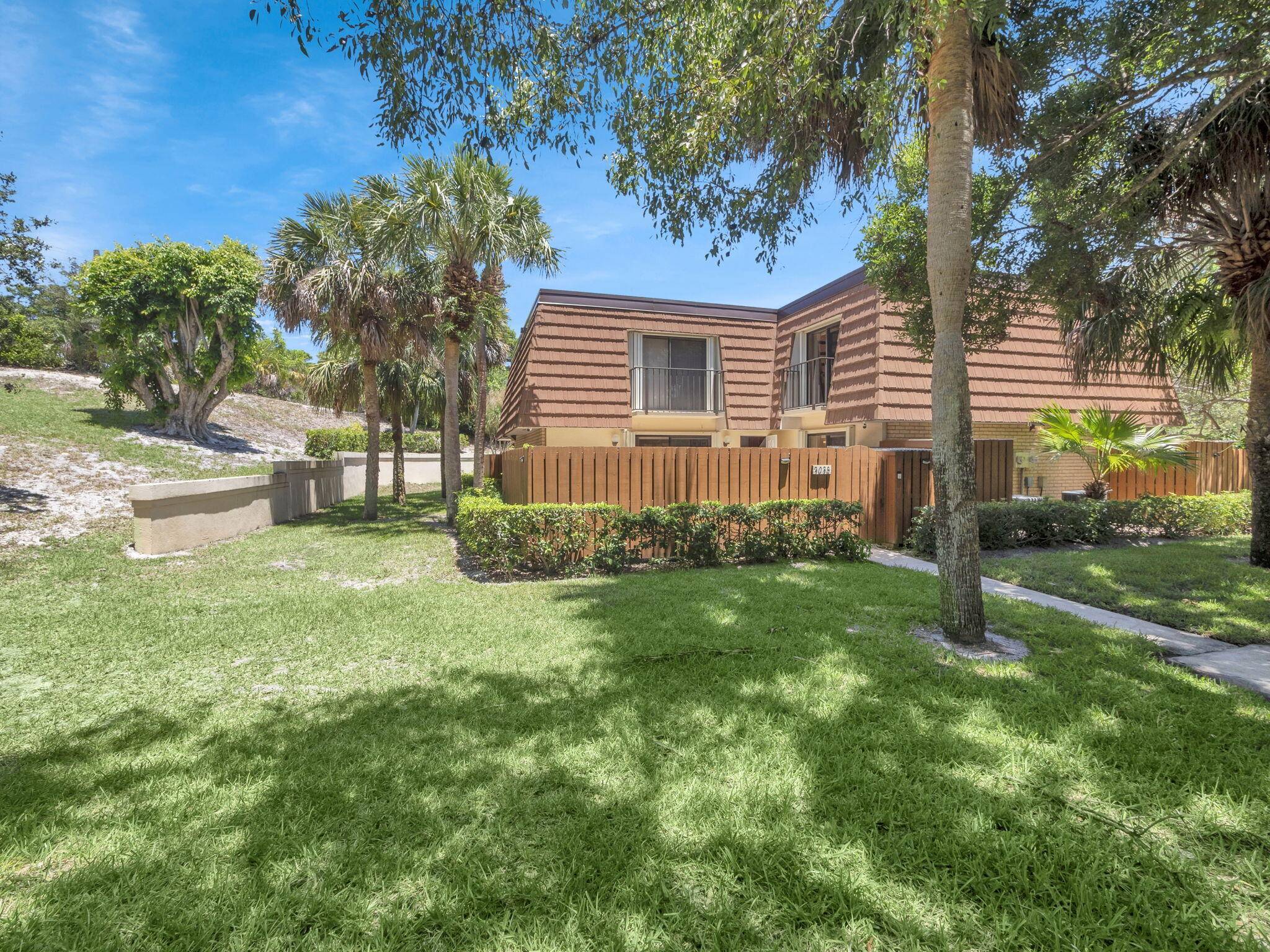 ENJOY THE PRIVACY AND PRESERVE VIEWS FROM THIS UPDATED TOWNHOME.