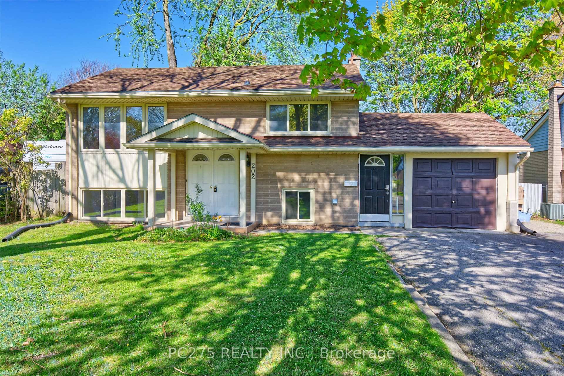 Custom designed for investors and first time home buyers, located within a 5 minute drive from Fanshawe College main campus.
