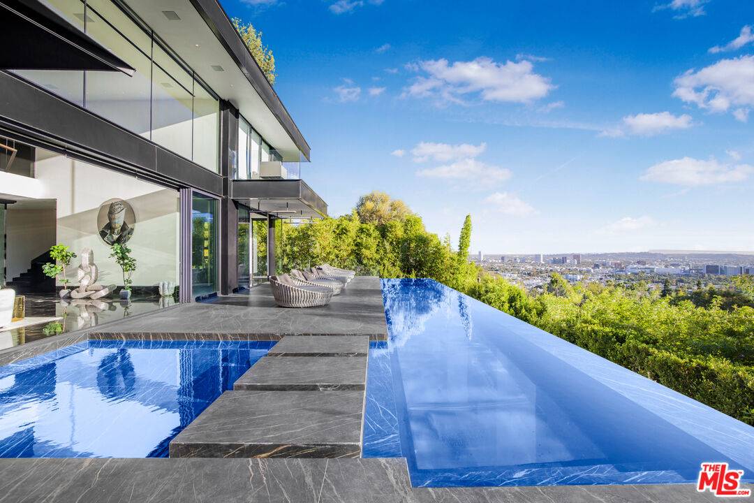 1369   Londonderry Pl 5BR Sunset Strip La