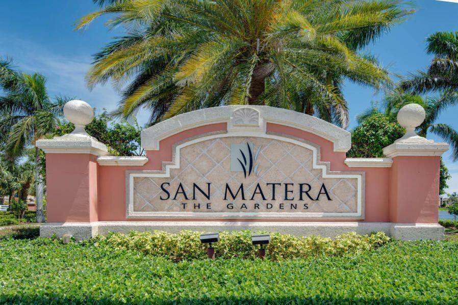 Charming ground floor 2 bedroom 2 bath San Matera condo.