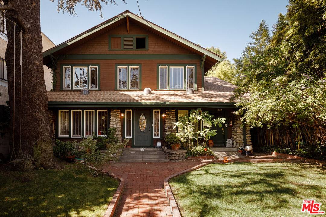 2111  N Beachwood Dr 8.0 Hollywood Hills East LA
