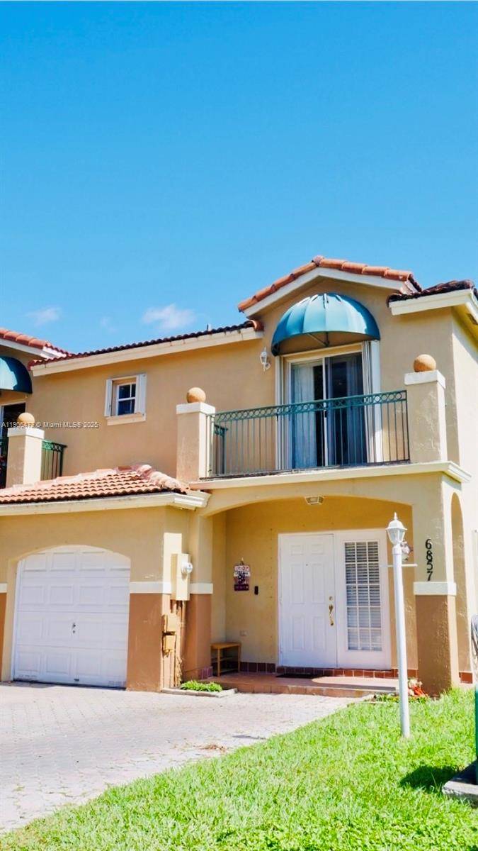 Welcome to this beautiful two story townhouse featuring 3 bedrooms, 2.