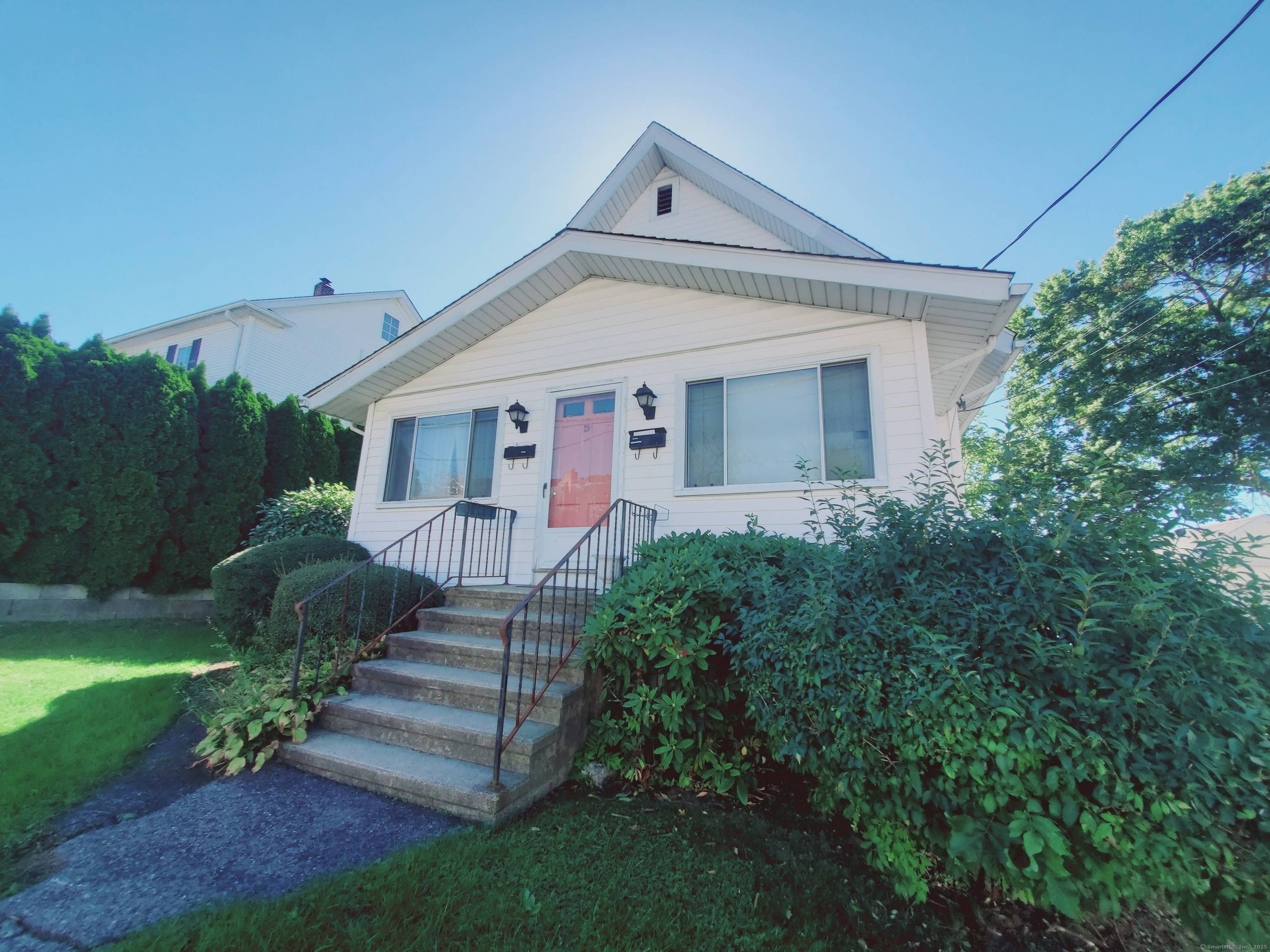 Cove ! Fantastic 2 family 1, 723 sq ft.