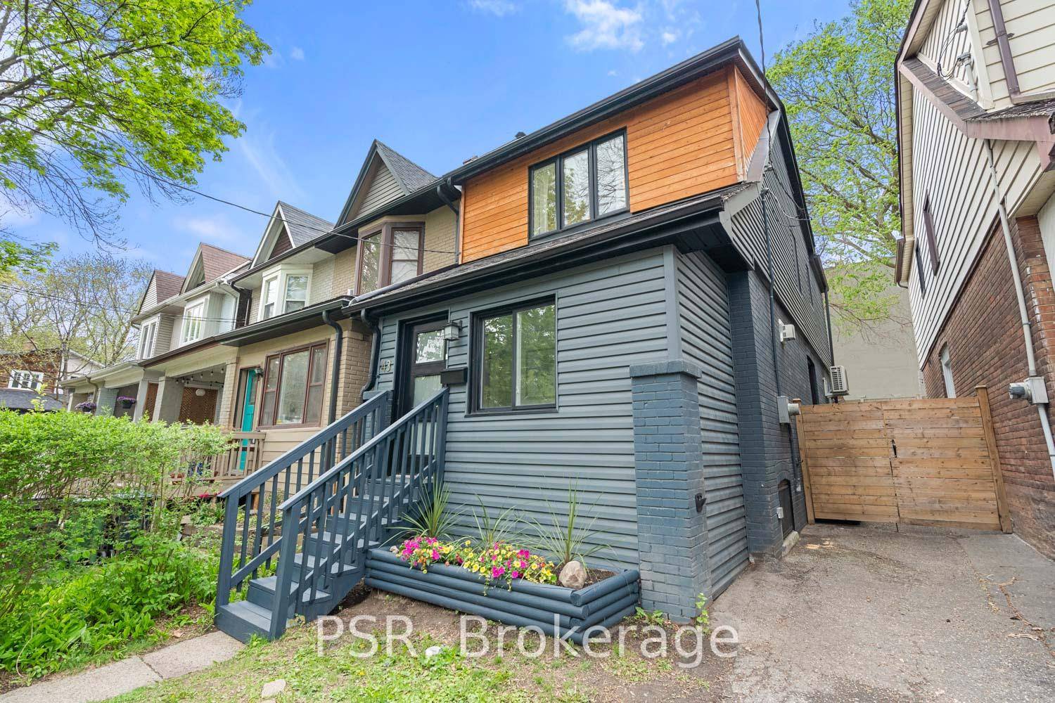 Stunning Upper Beaches beauty !