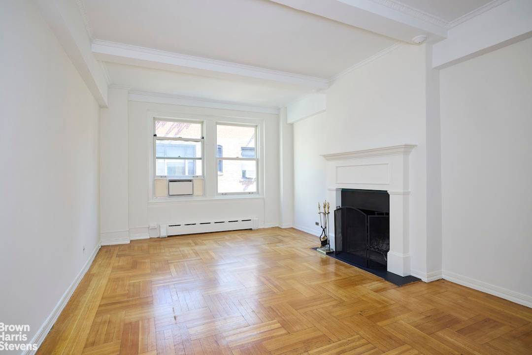 This charming prewar one bedroom apartment is ideally situated on one of the prettiest streets in the sweet spot of the Upper East Side.