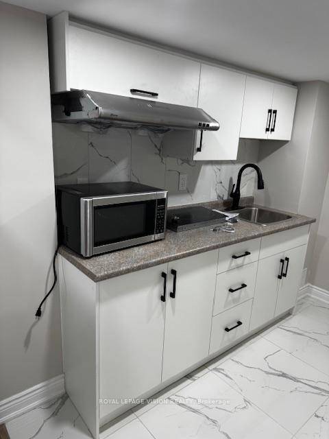 This Spacious 2 Bedroom, And One Washroom Basement For Lease Suite In The Desirable Whitchurch Stouffville Area Offers A Seperate Entrance, Making It Ideal For Privacy and Convenience.