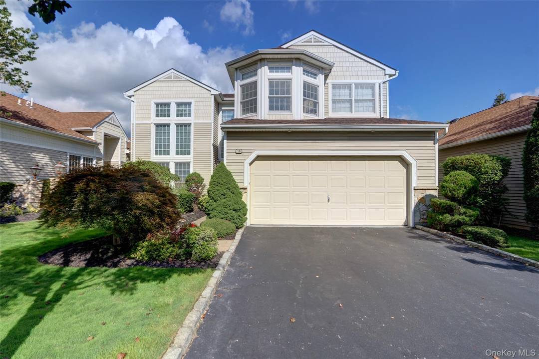 Stunning 5 Bedroom, 3. 5 Bath Colton Colonial in The Hamlet on Olde Oyster Bay 3, 046 sq.
