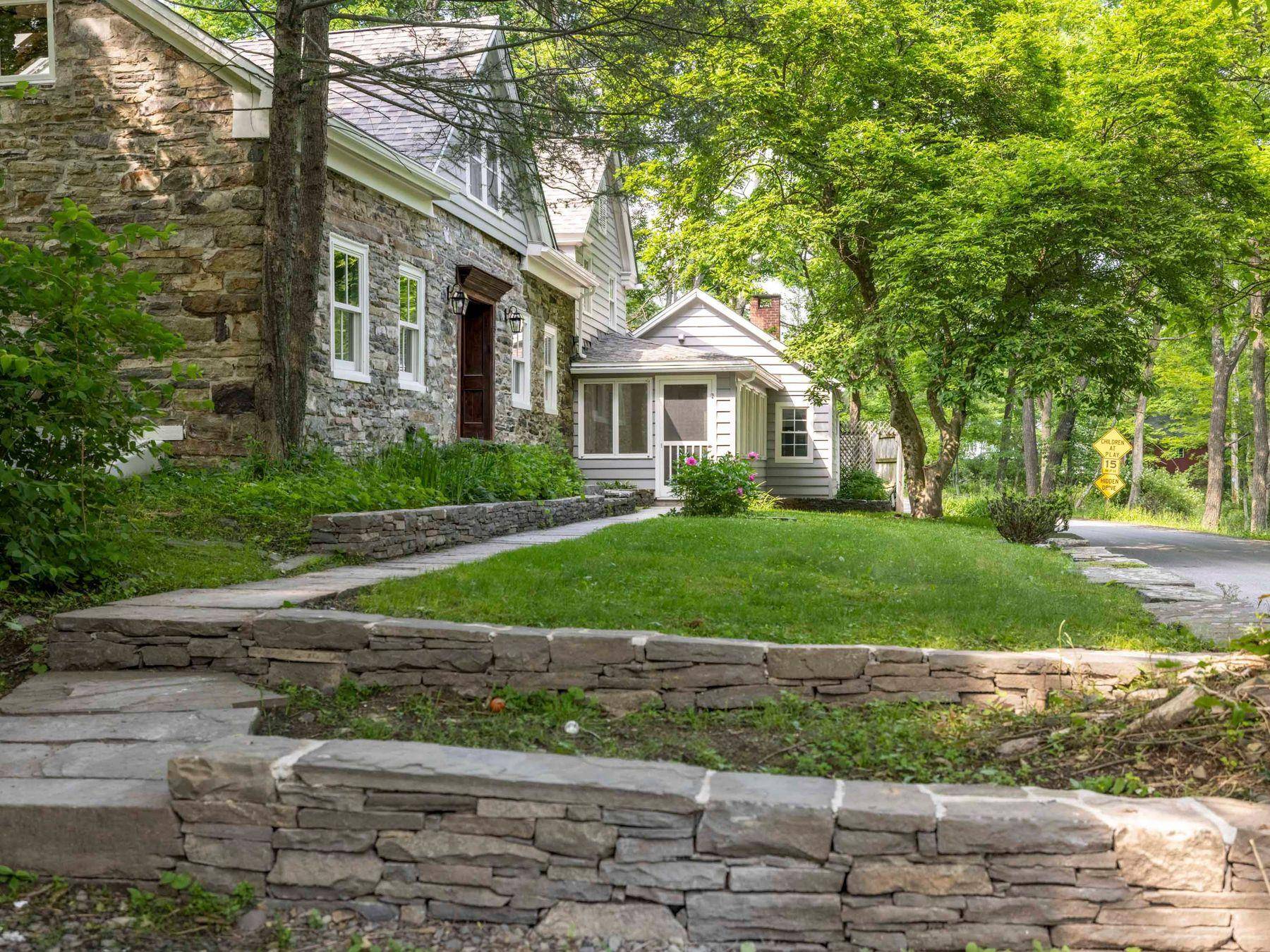 This Charming 1797 Stone House is for Rent !