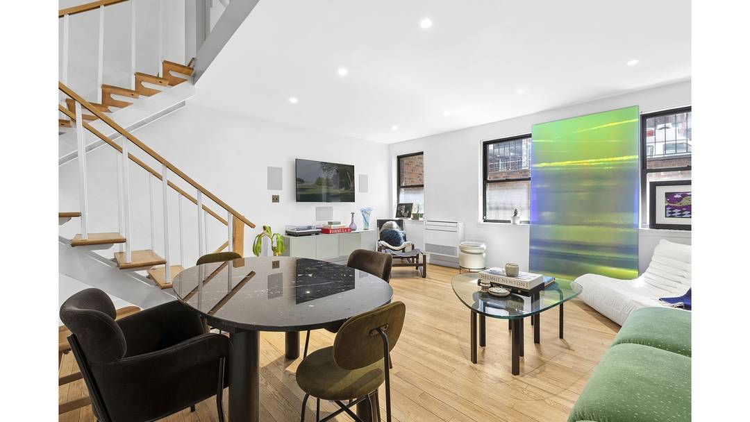 RENOVATED, SUN FILLED SPLIT LEVEL LOFT WITH SOUTHERN EXPOSURES AND PRIVATE GARDEN ACCESS EXCELLENT STORAGE AND A FLEXIBLE HOUSE LIKE LAYOUT IN THE HEART OF DOWNTOWN Residence 1B at 200 ...