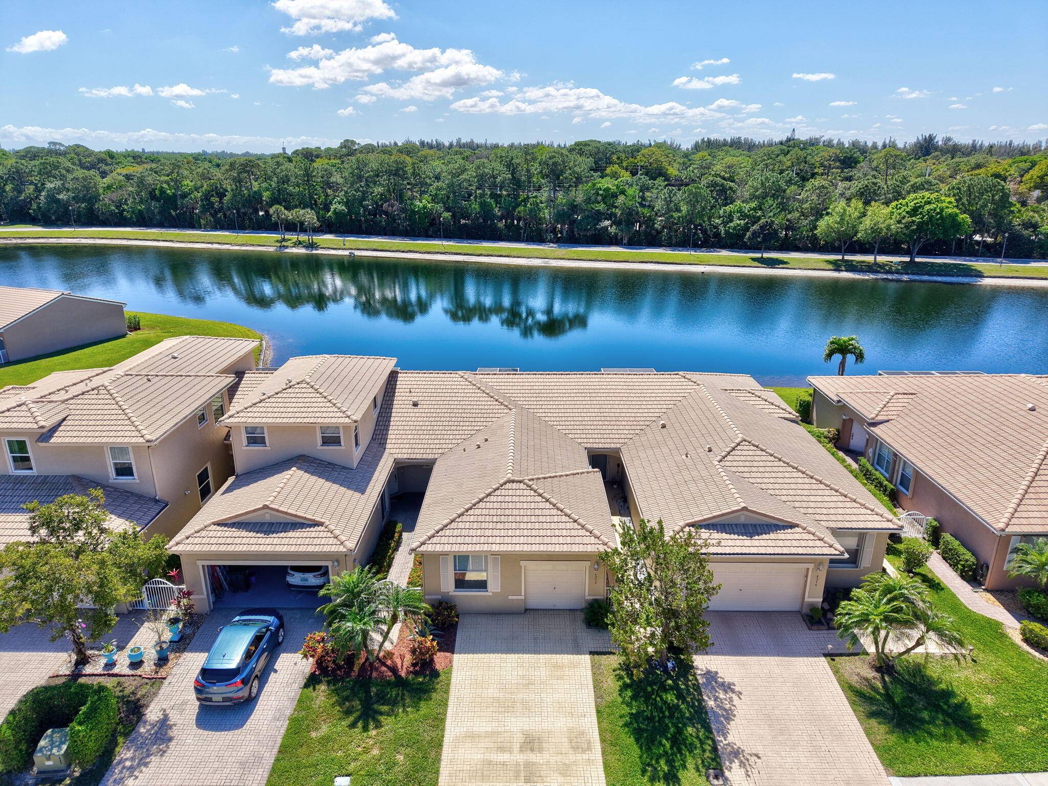 This charming 3 bed 2 bath villa in Andros Isles boasts gorgeous lake views and an extended, bright living room.