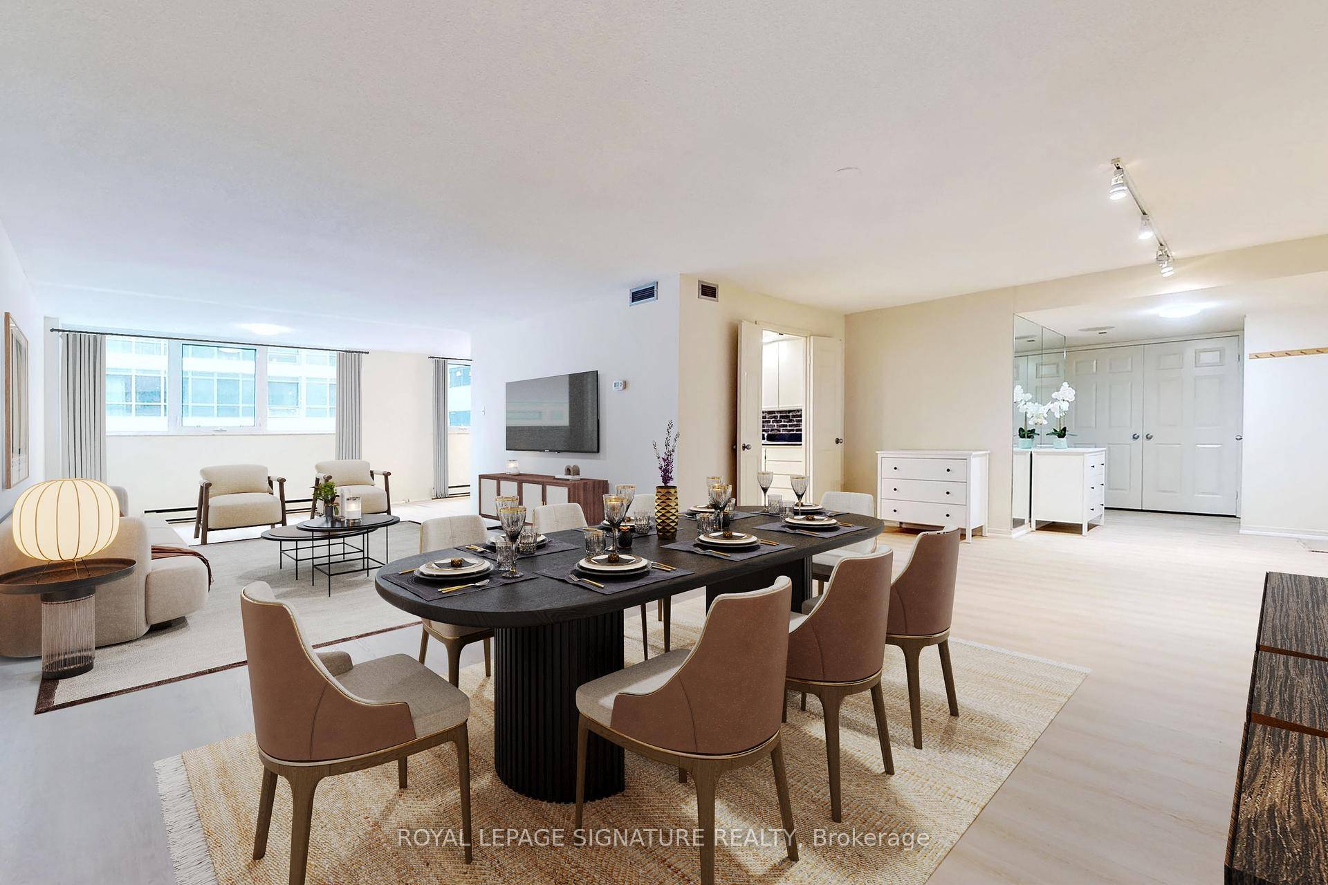 Luxury 2 1 Bdrm, two 4pc baths with a sunny south eastern exposure on prime Bloor Street location.