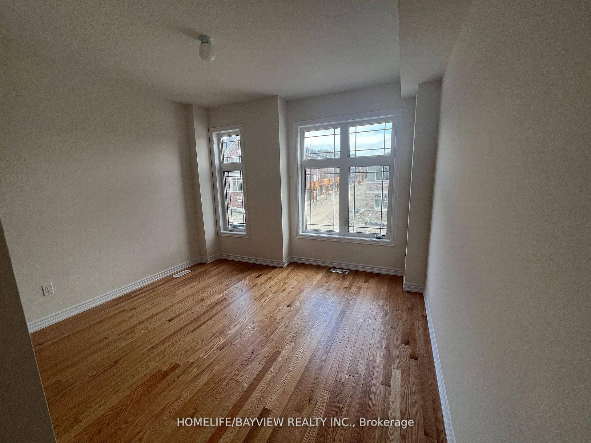 Stunning 3 bedroom, 3 bathroom freehold townhouse available for lease in a sought after Pickering neighborhood !