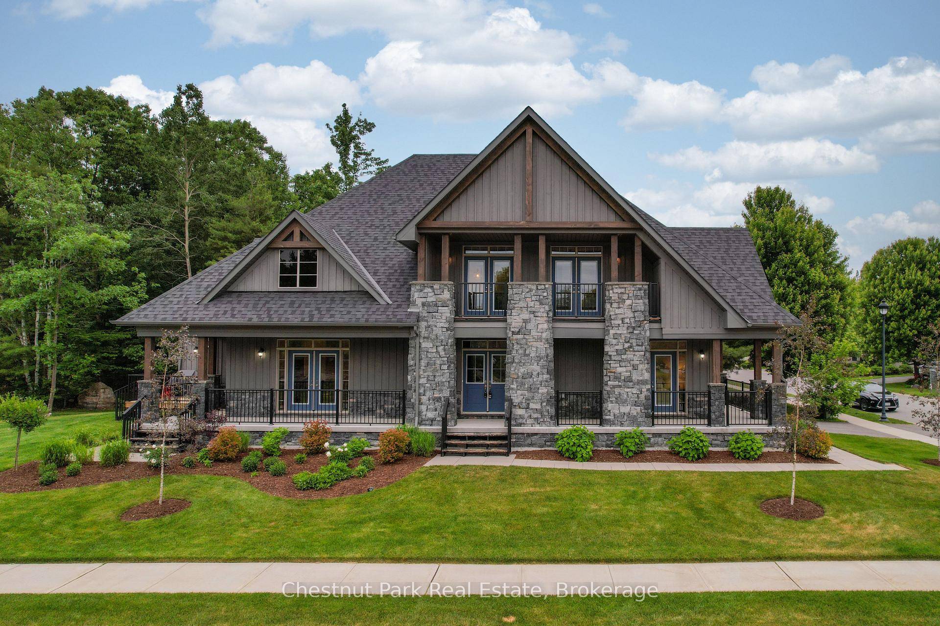 Welcome to 3 Baypoint Court, a family friendly home nestled in the picturesque Muskoka Bay Community on a quiet cul de sac.