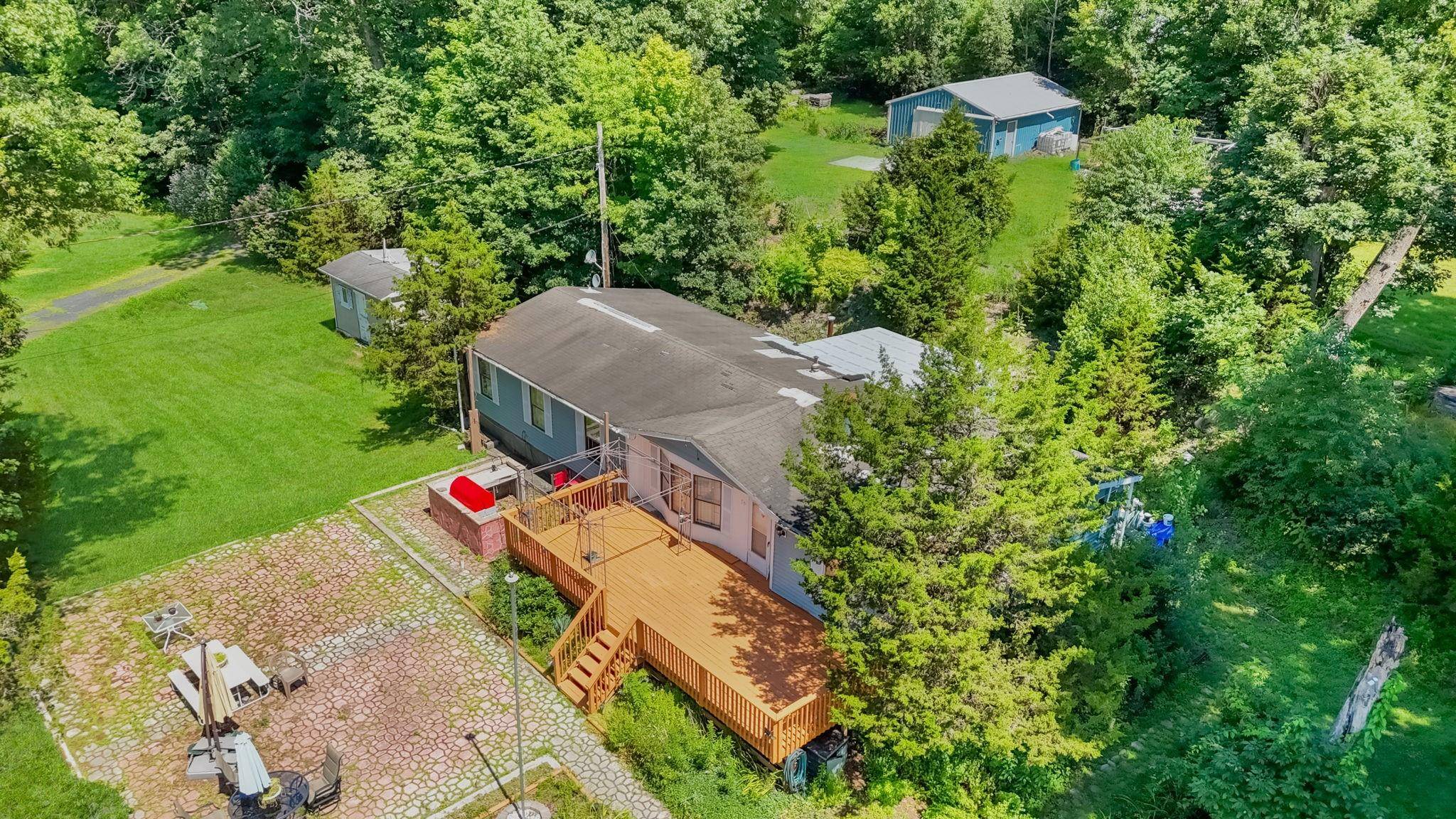 BEAUTIFUL EXPANSIVE 5 ACRE PROPERTY WITH RIVER VIEWS AND RIVER FRONTAGE ON THE DELAWARE RIVER !
