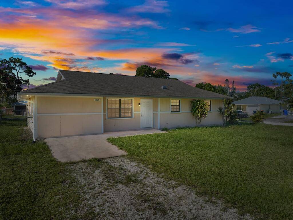 Charming 3 Bedroom Home in South Vero Move In Ready !