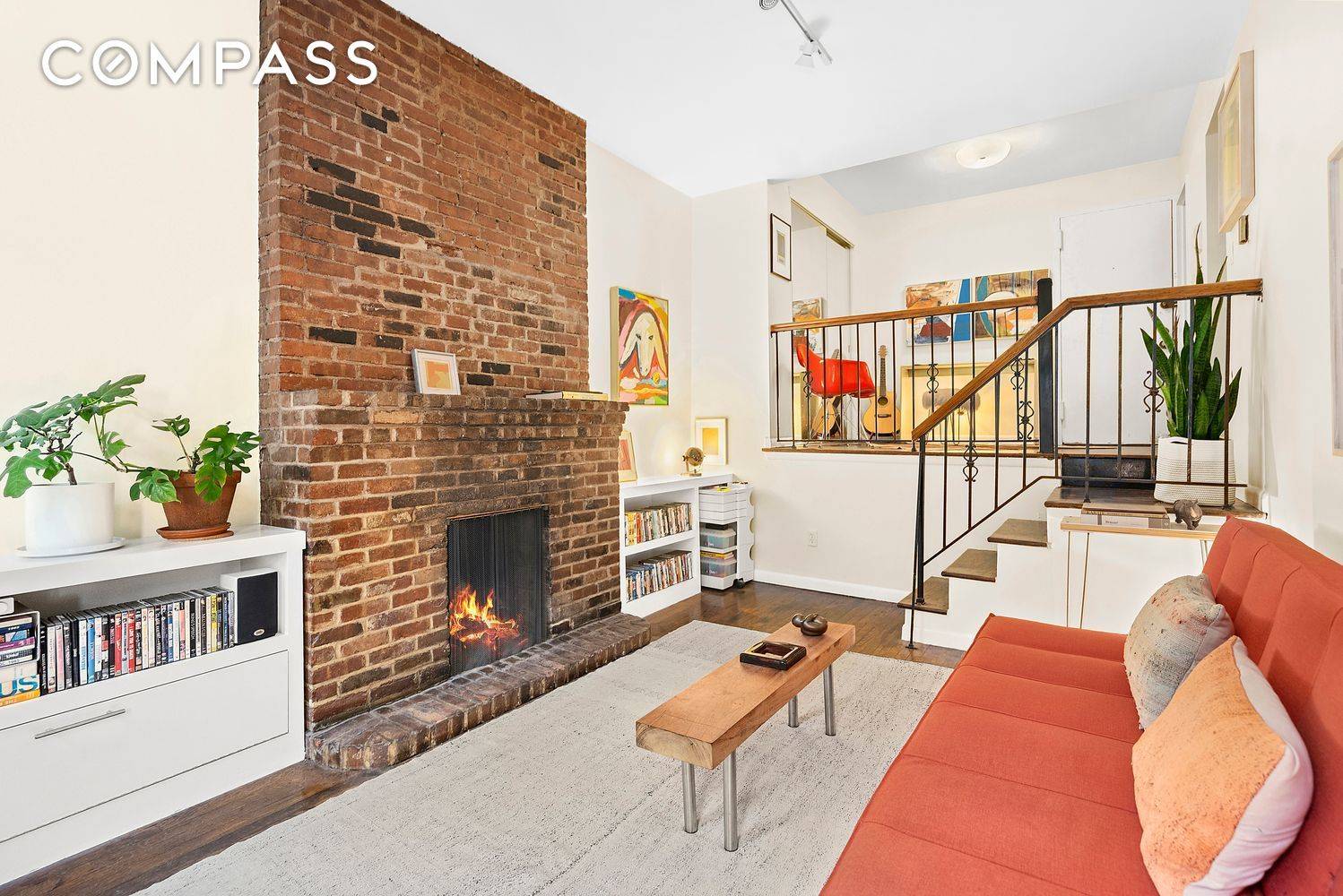 PRIME UWS LOCATION ! This wonderful 1 bedroom townhouse apartment with an oversized private terrace is situated on the Gold Coast of West End Avenue in the heart of the ...