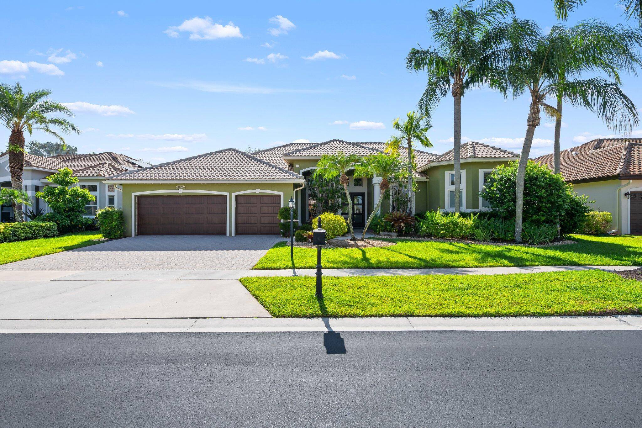 Immaculate 4 bedroom office home in the desirable Crystal Pointe section of Boca Falls.