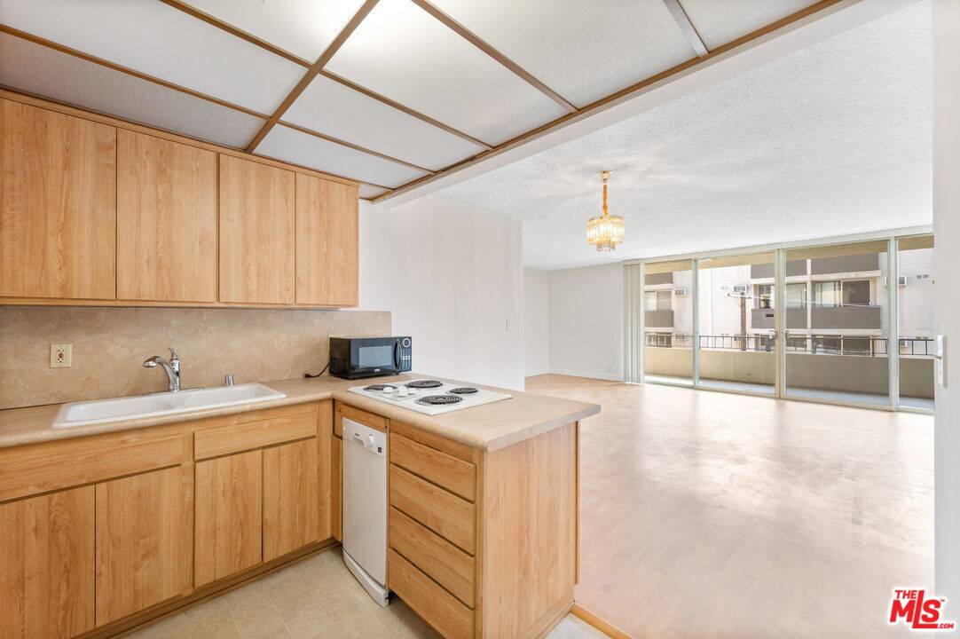 1300   Midvale Ave 1BR Westwood La