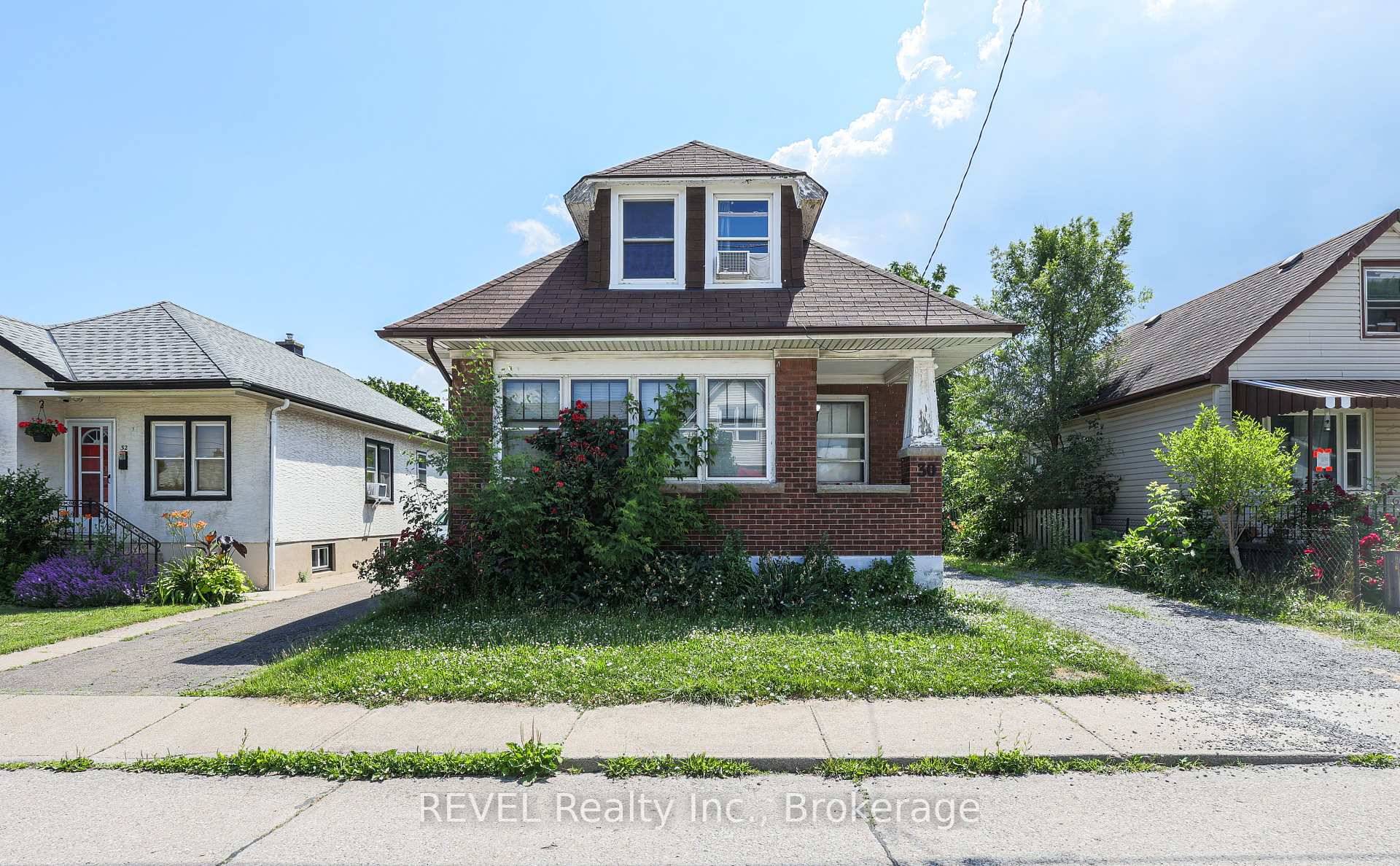 POTENTIAL AWAITS ! Welcome to 30 Ormonde Avenue in St.