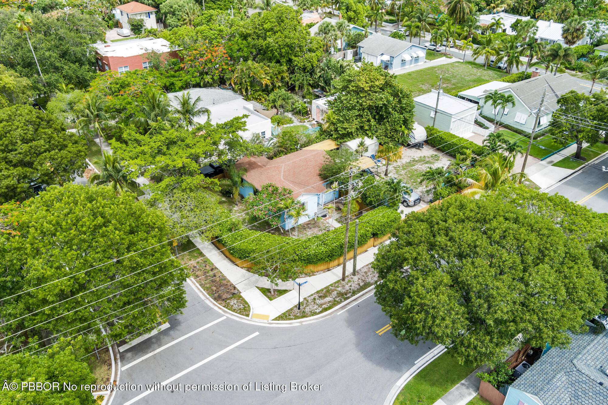 Wonderful large corner lot in the heart of Flamingo Park.