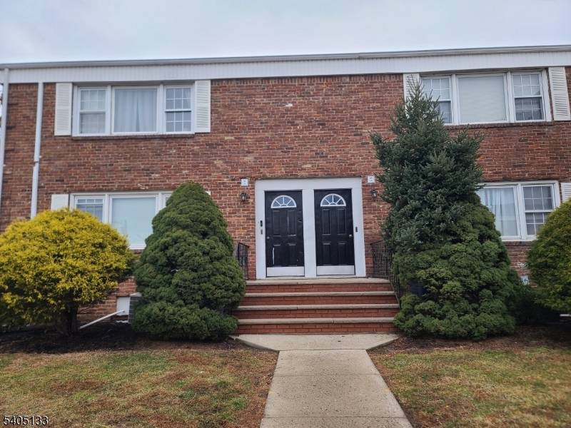 3 Bedroom, 1. 5 baths condo in the heart of Bridgewater Township.