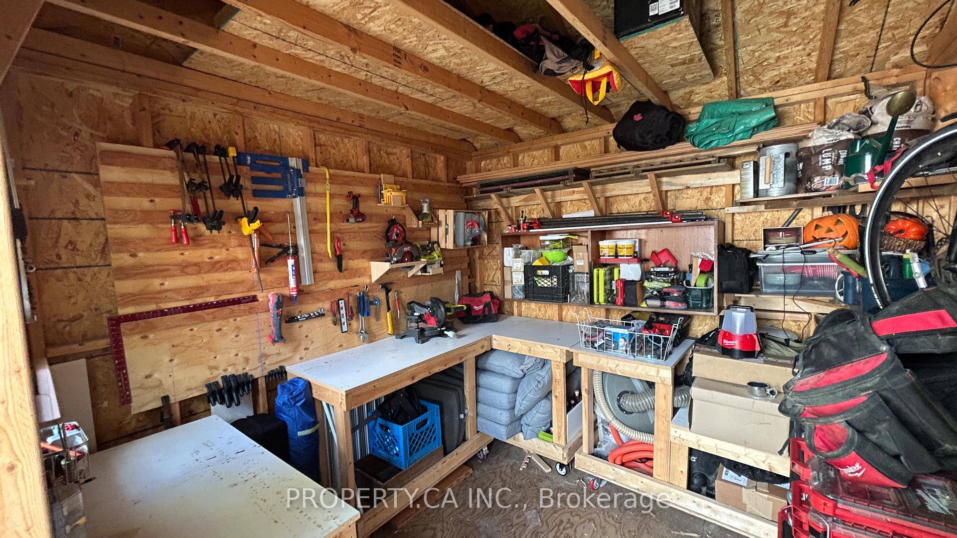 Why settle for a condo townhouse when this detached century home is waiting !