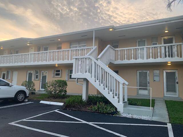 BEAUTIFUL UPDATED AND FULLY FURNISHED UNIT.