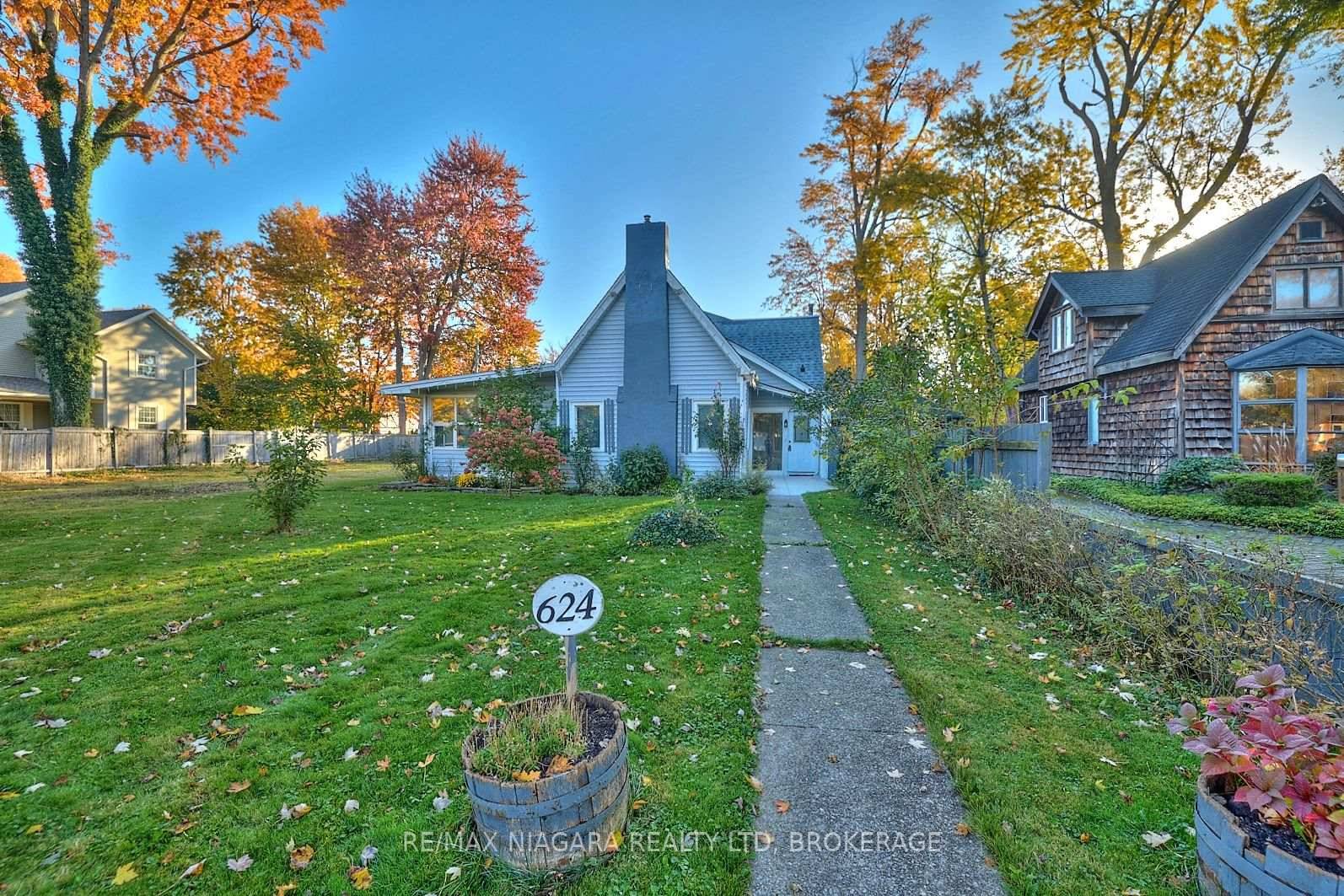 Discover 642 Daytona Dr, a distinctive 6 bedroom, 2, 662 square foot, two storey home in the charming Crescent Park neighborhood of Fort Erie.