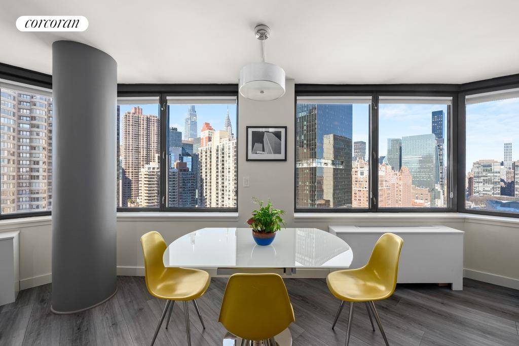 Absorb these captivating views of New York City's skyline from every room of 30L at 415 East 37th Street.