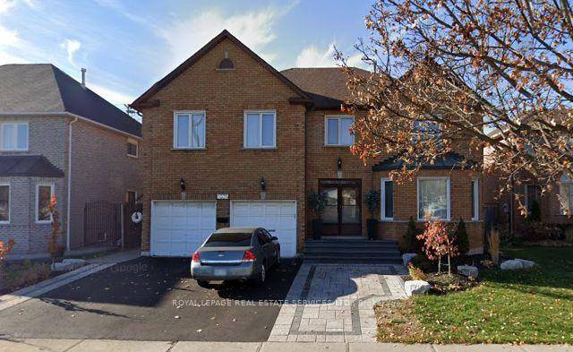 This spacious 2 bedroom apartment in the heart of Streetsville sounds like a fantastic place to live !