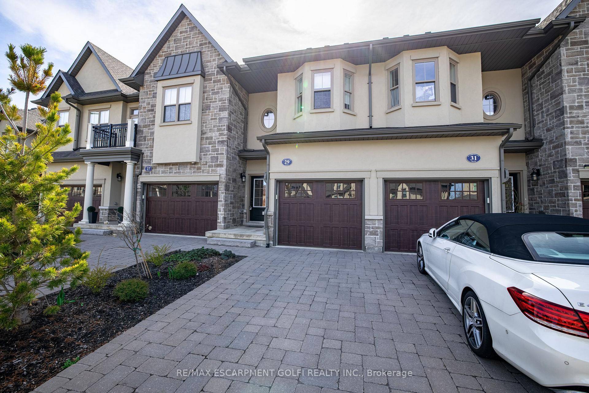 Introducing a stunning lease opportunity in a prime location !