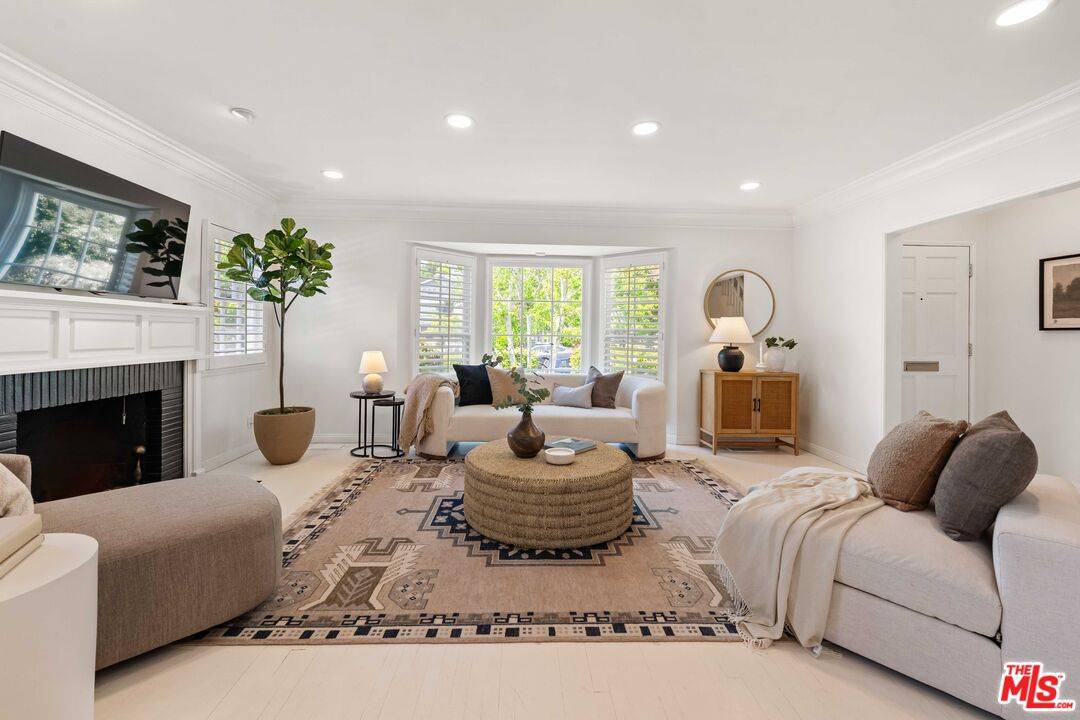 300  N Bowling Green Way 4.0 Brentwood LA