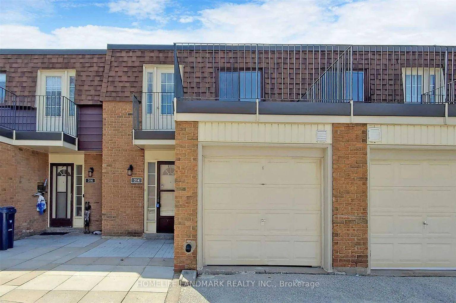 Newly renovated townhouse in high demand L'Amoreaux community !