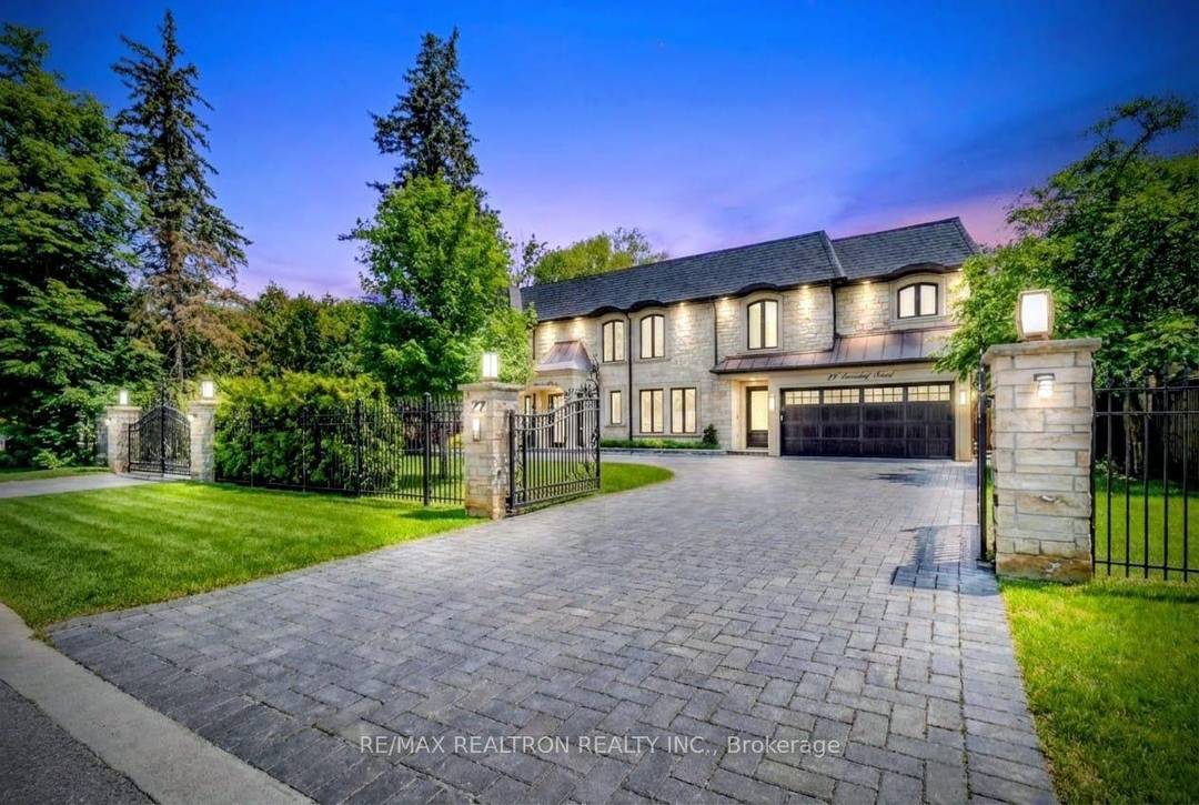 A Splendor of modern elegance in prestigious Bayview Glen.