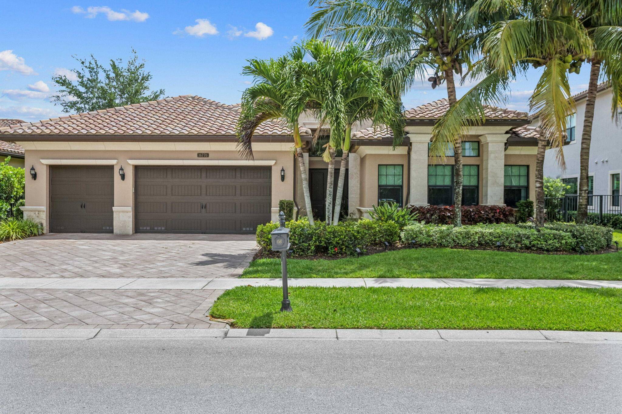Sprawling one story Venetian floor plan smart home with exquisite contemporary finishes in The Bridges !