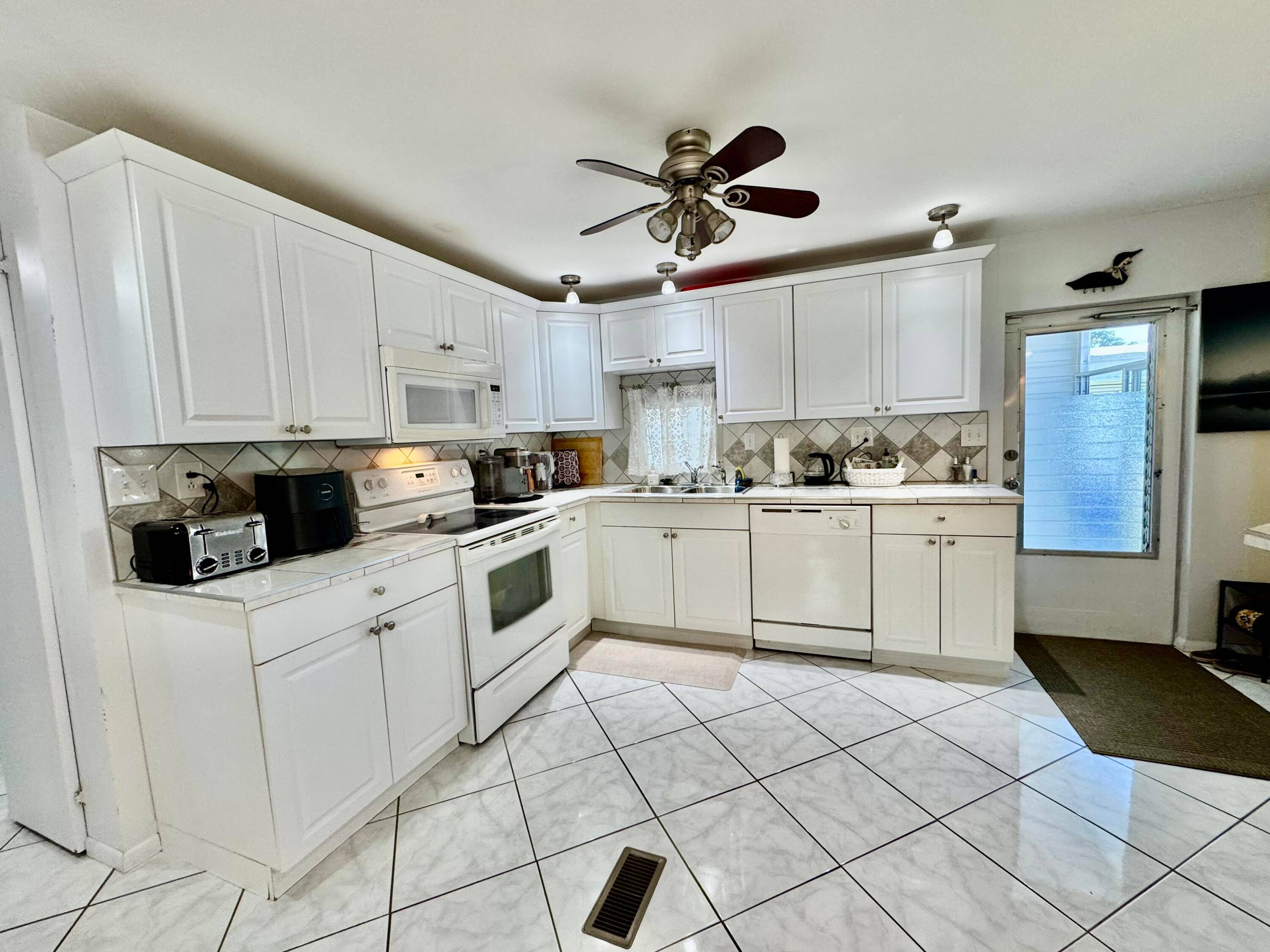 Charming Waterfront 2 2 in West Lake Mobile Home COOP Park 55 Active Adult Community.
