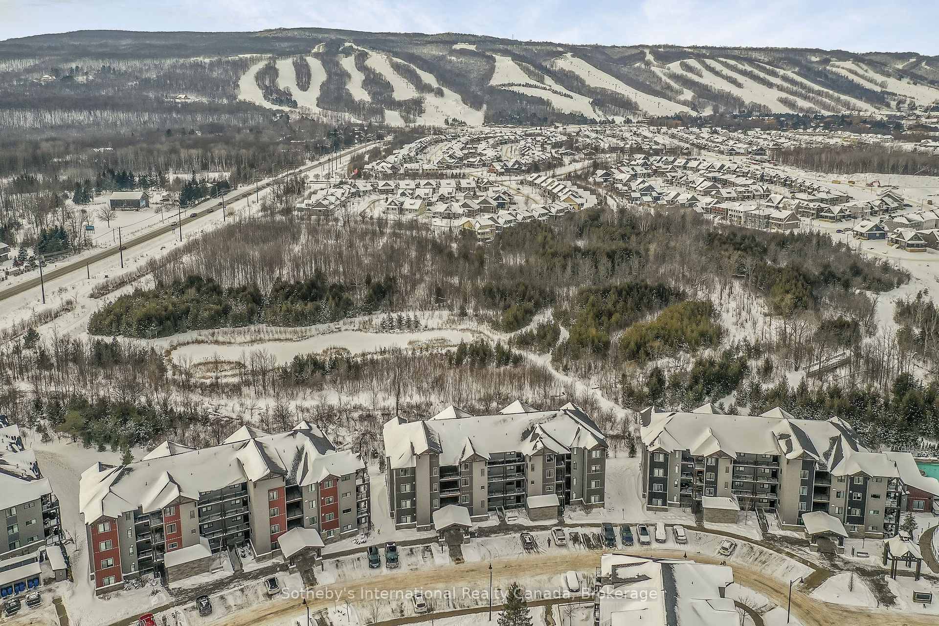 SKI SEASON LEASE ! ! Steps to trails, Blue Mountain Village and Scandinave Spa.