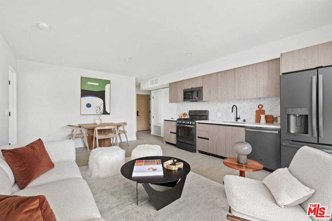 4506 Dockweiler St 1BR La